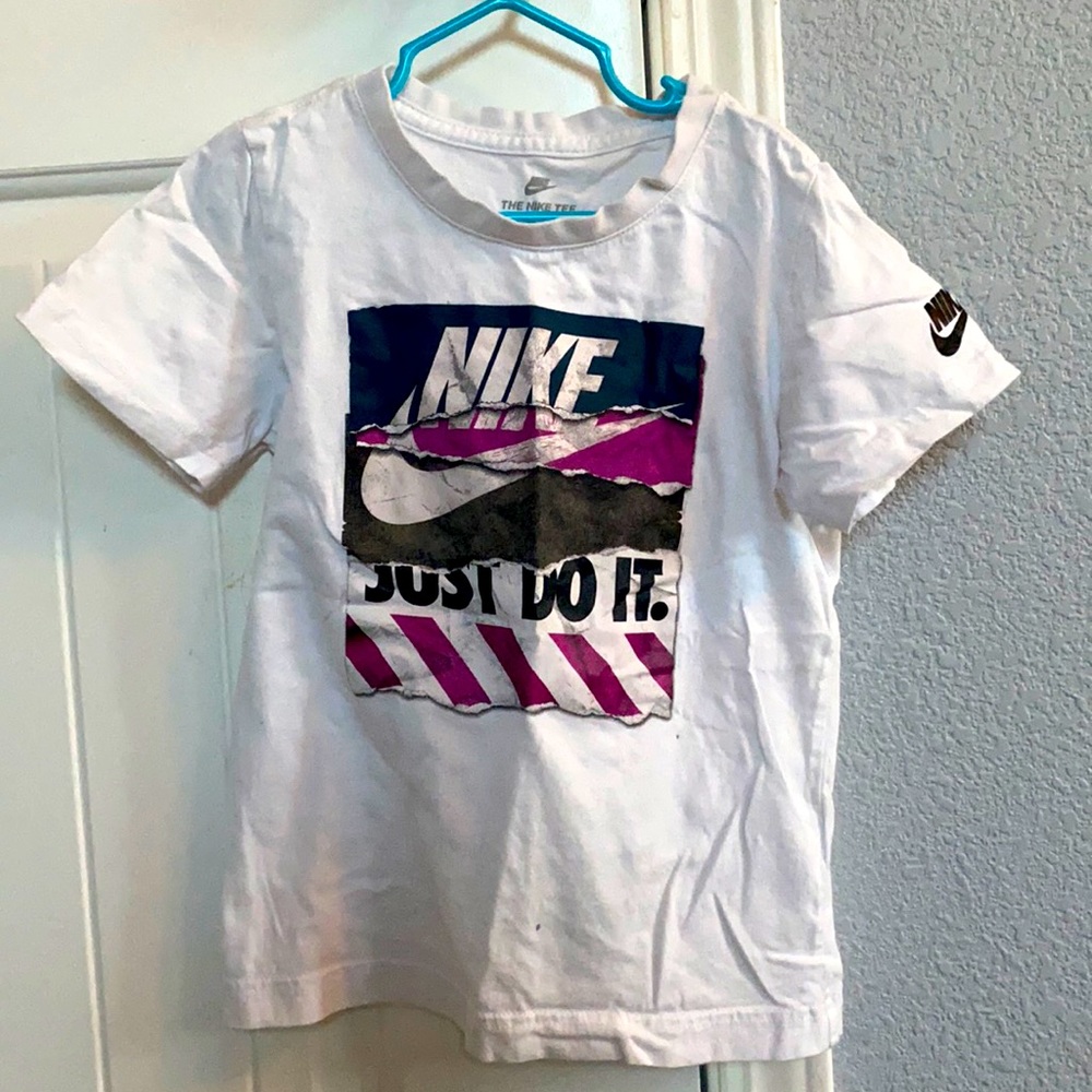 Size 6-7 Nike t-shirt